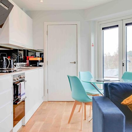 New London Life Executive Apartments 切姆 外观 照片