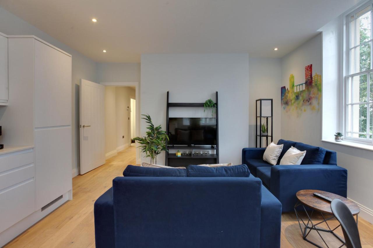New London Life Executive Apartments 切姆 外观 照片