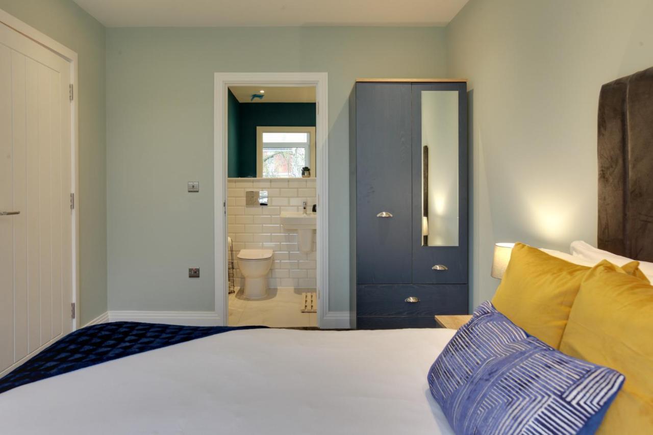 New London Life Executive Apartments 切姆 外观 照片