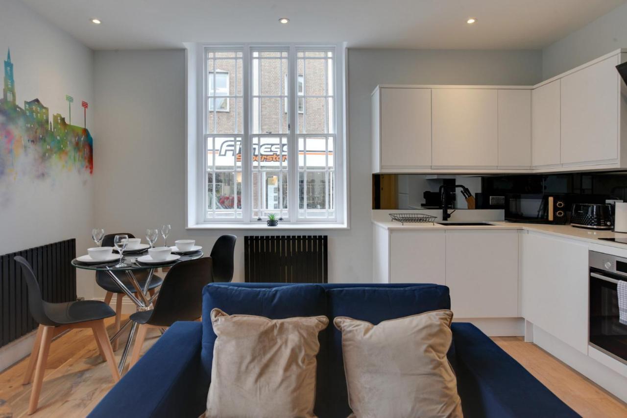 New London Life Executive Apartments 切姆 外观 照片