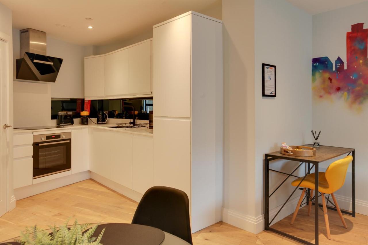 New London Life Executive Apartments 切姆 外观 照片