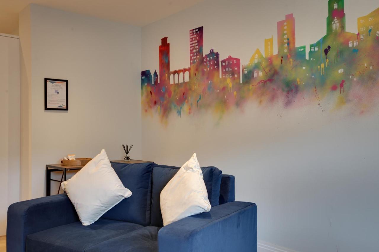 New London Life Executive Apartments 切姆 外观 照片
