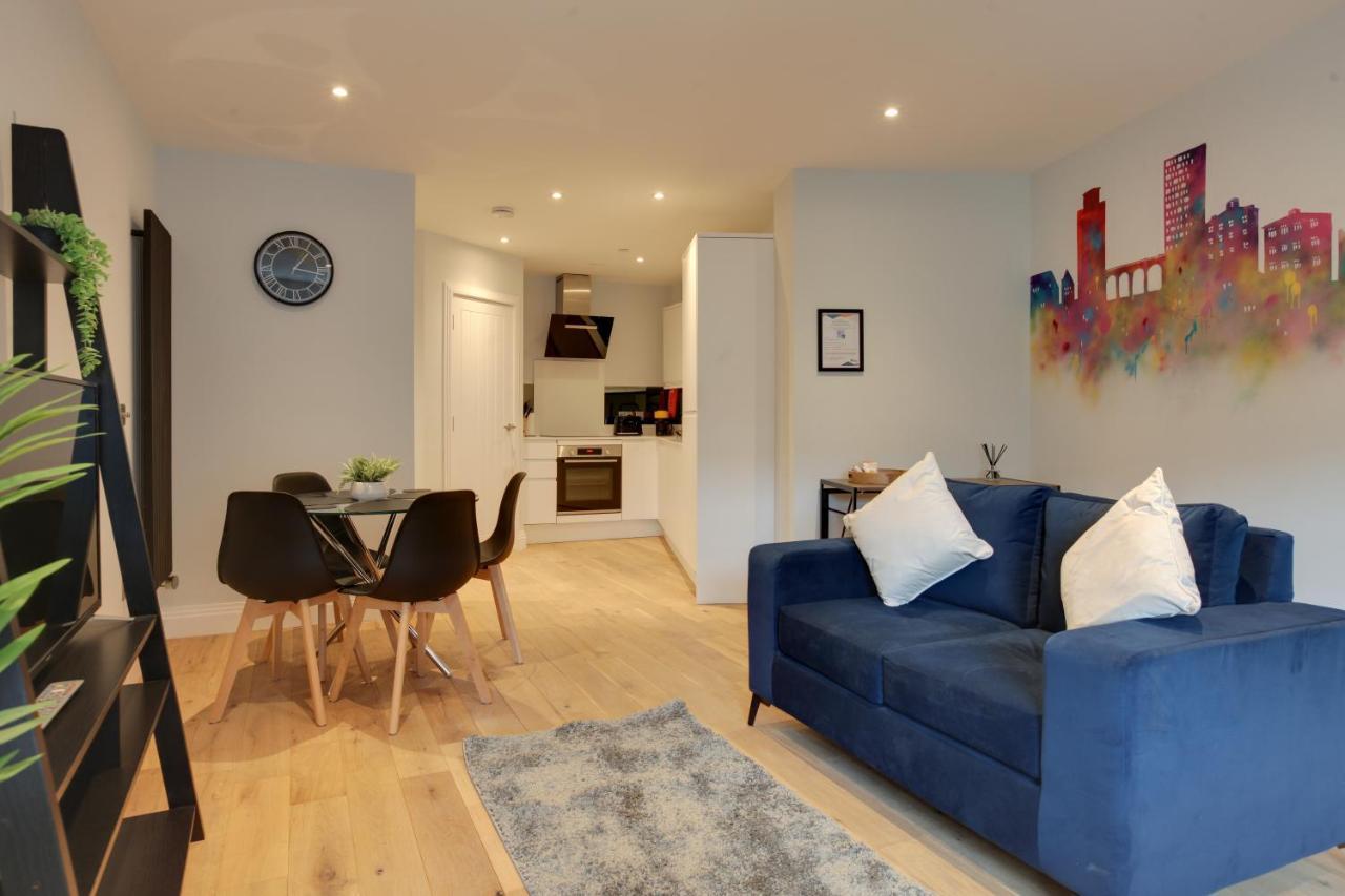 New London Life Executive Apartments 切姆 外观 照片