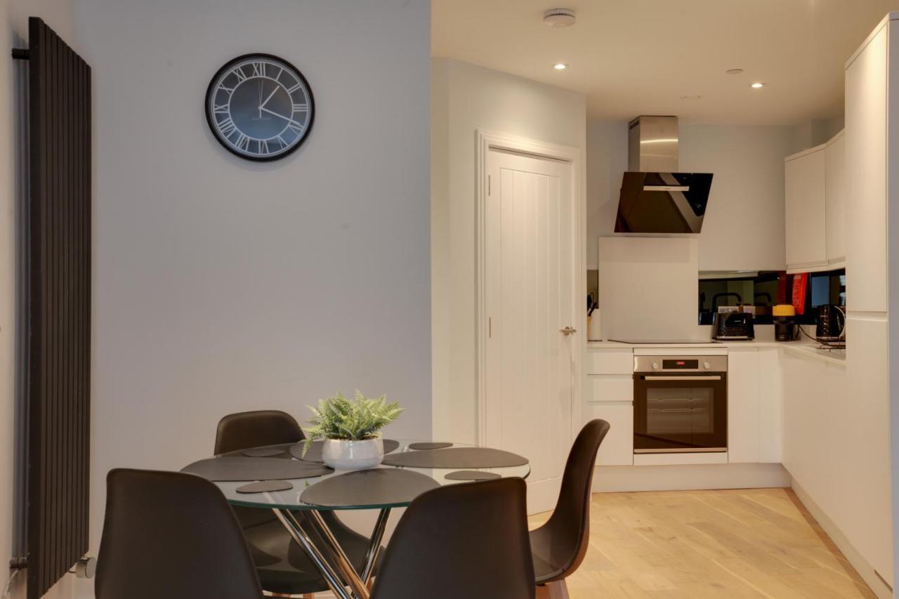 New London Life Executive Apartments 切姆 外观 照片
