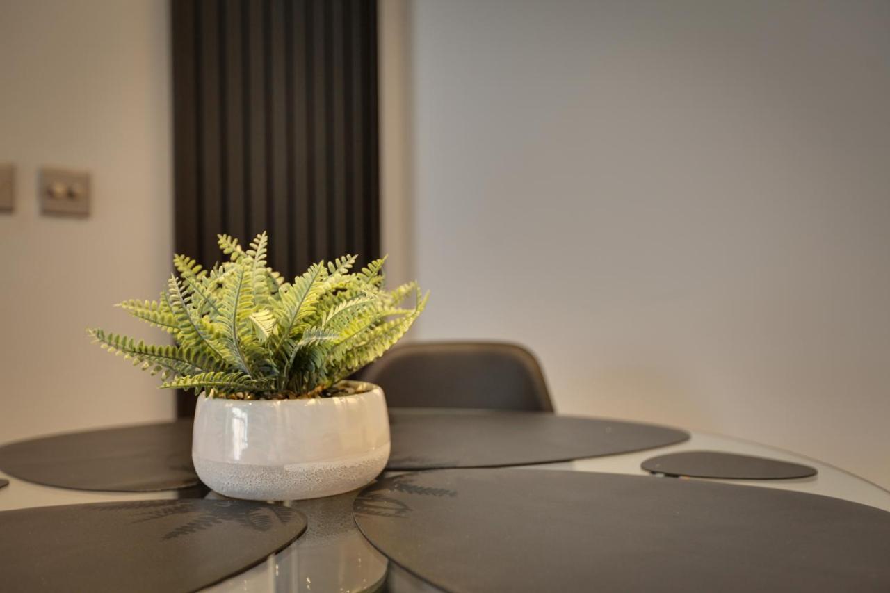 New London Life Executive Apartments 切姆 外观 照片