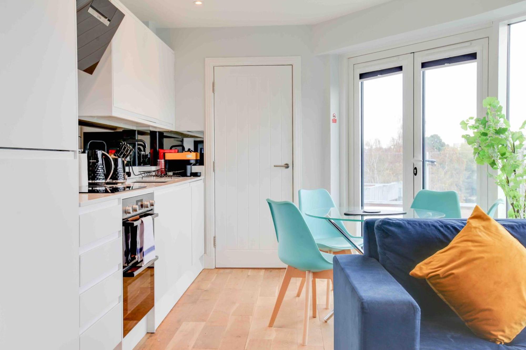 New London Life Executive Apartments 切姆 外观 照片