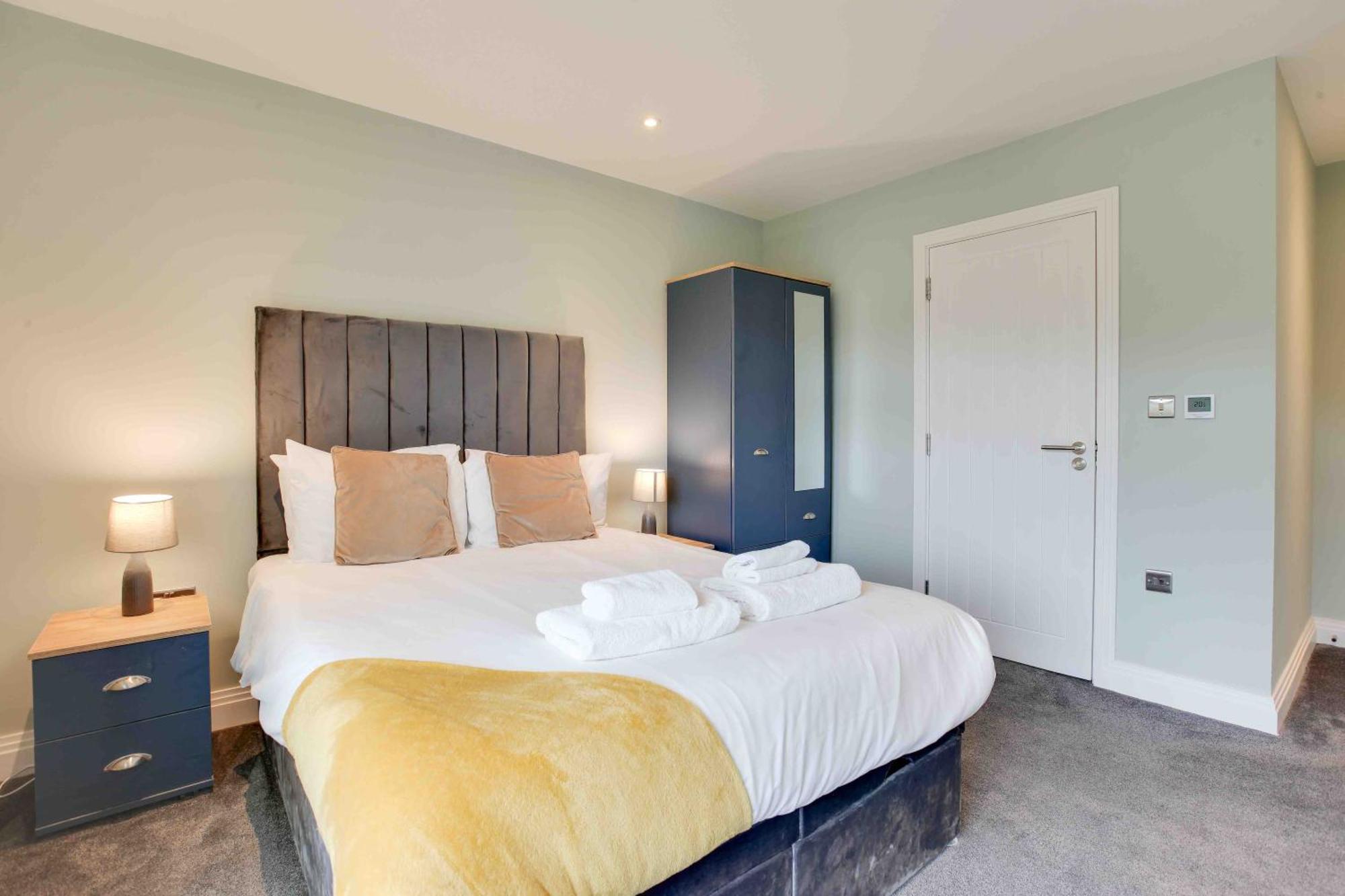 New London Life Executive Apartments 切姆 外观 照片